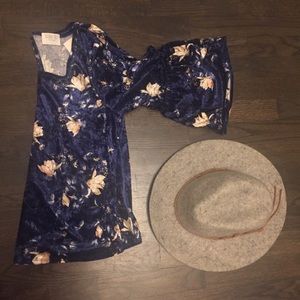 💥NEW💥Floral Velvet Bell Sleeve Blouse